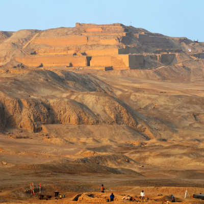 Scavi in corso ai piedi del Tempio del Sole di Pachacamac © Peter Eeckhout